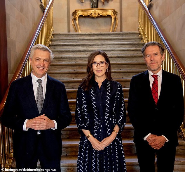 Queen Mary went home alone to meet the High Commissioner for Refugees, Italian Filippo Grandi.  This appointment, which was not in the couple's public calendar, was confirmed by the palace on Instagram