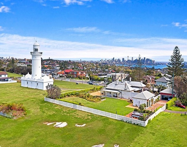 Shelley, Anthony and their children from previous marriages also lived at The Keepers Cottage, next to Macquarie Lighthouse Station, on the cliffs of South Head in Sydney.