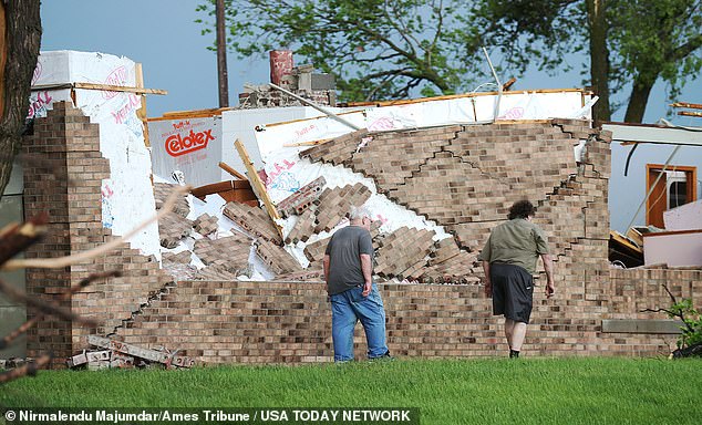 Residents reported widespread damage to homes and businesses, although much of the early destruction affected rural areas of Iowa