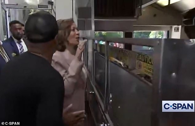 Kamala Harris orders cheesesteaks after a political event in Philadelphia