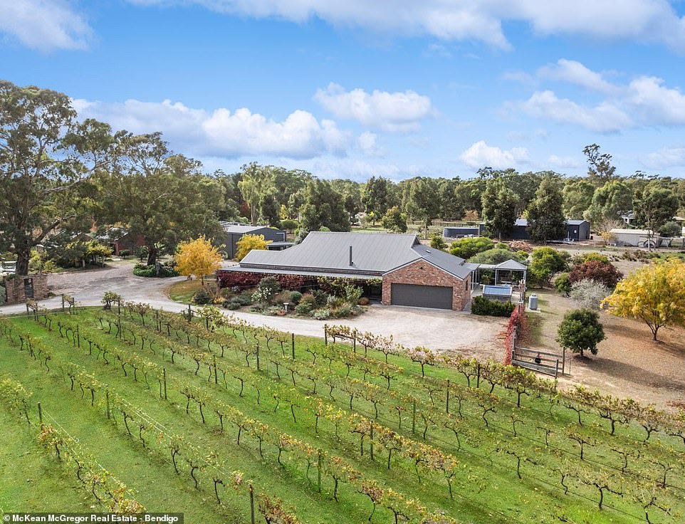 Spread over five hectares, in Mandurang, just south of Bendigo, is the main residence, a vineyard, gallery space, beautiful gardens, fruit orchards and the cottage.