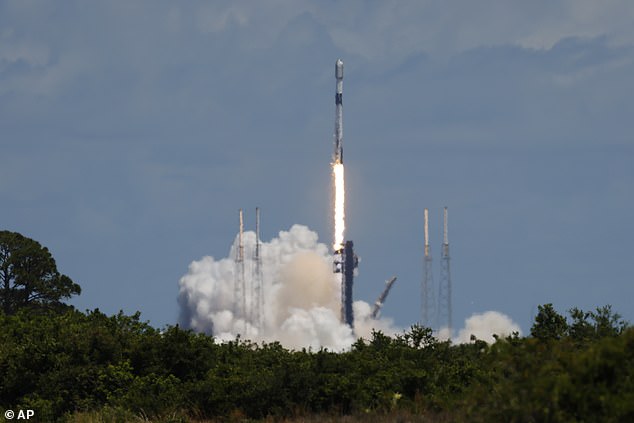 On May 6, the same day as the observations in Argentina and Chile, a Starlink satellite was launched from the Cape Canaveral Space Force Station in Florida at 6:14 PM local time.