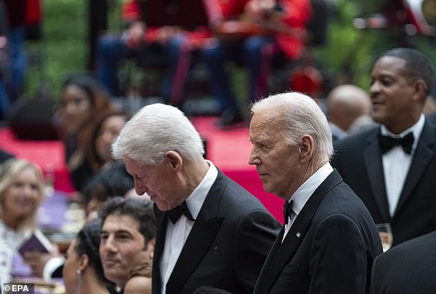 Bill Clinton sat next to Joe Biden at dinner