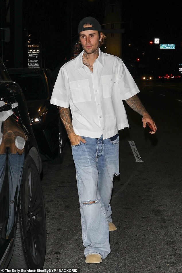 Justin stuck to his usual laid-back style and wore light blue baggy jeans with rips