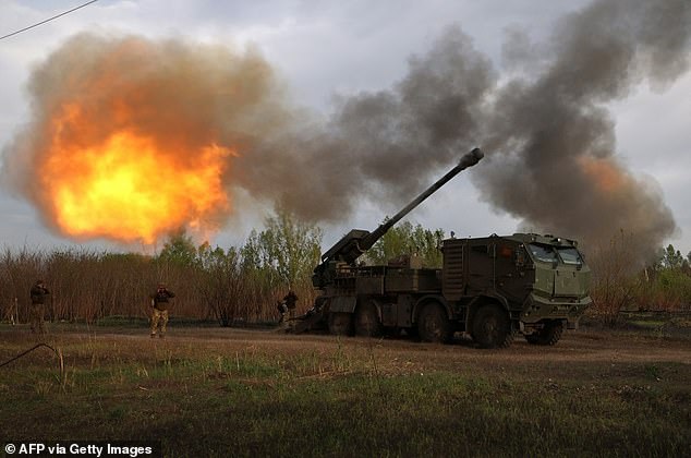 Ukrainian troops fire on a Russian position with a 155mm howitzer in the Kharkov region, April 21
