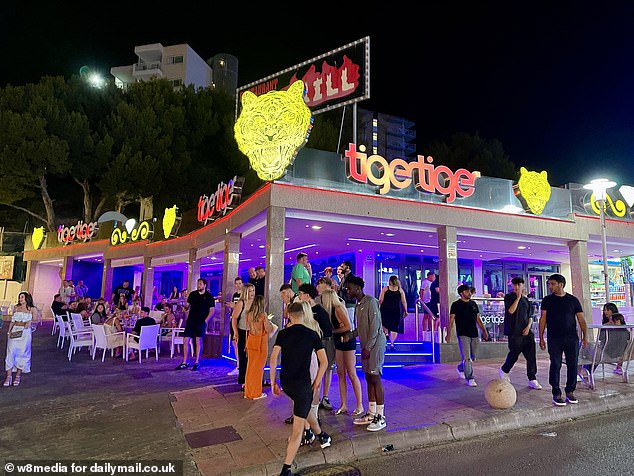 Shops selling alcohol in areas of 'excessive tourism' must now close completely between 9:30 PM and 8:00 AM, rather than simply stopping selling drinks between these hours