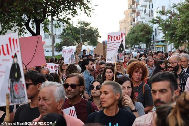 Demonstrators organized another protest on Friday against the overcrowding of tourists in Ibiza