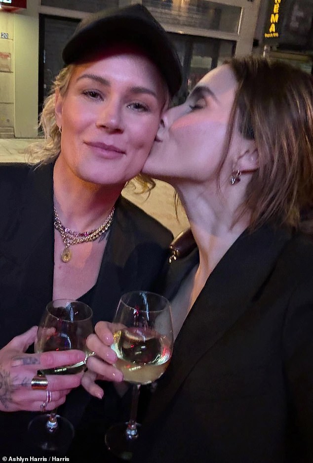 Ashlyn started her own Insta Stories and posted a selfie of Sophia planting a kiss on her cheek as they toasted with white wine