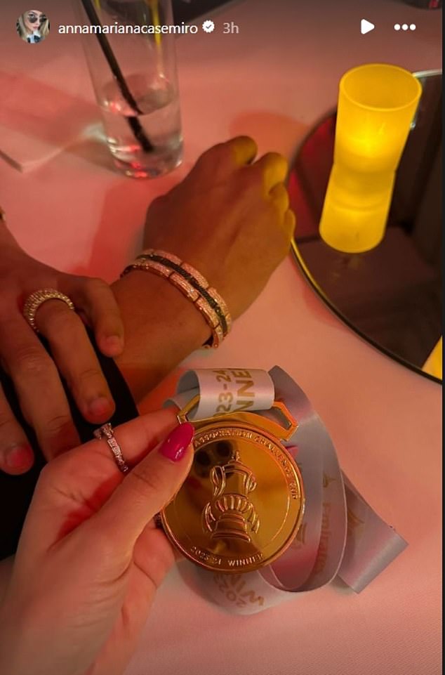 His wife Anna Mariana posted a photo of the Brazilian's medal during their flight