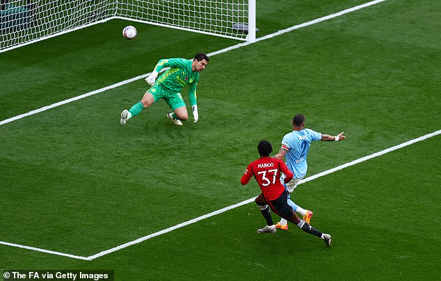 Mainoo scored the crucial second goal for Man United to help them overcome Man City