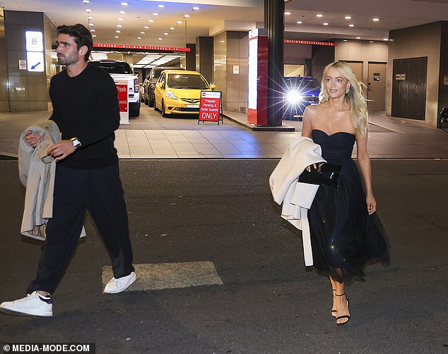 Jackie, 49, showed off a youthful figure as she showed off her slimmed-down figure in a strapless black dress with a flared skirt with a sheer overlay
