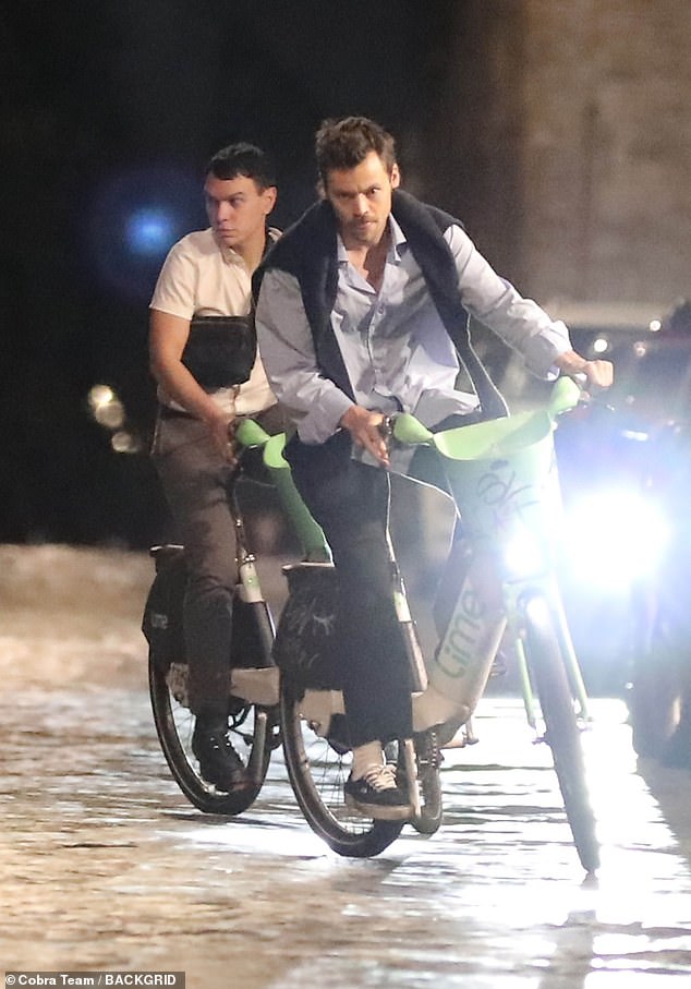 The Watermelon Sugar hitmaker was photographed riding his rental bike home