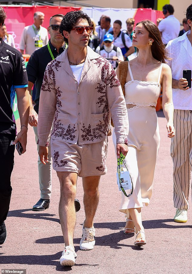 For their outing, the 34-year-old singer put on a stylish appearance in a soft pink linen button-down shirt with burgundy embroidered detailing and matching shorts.