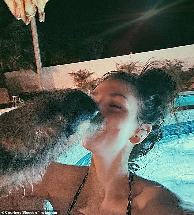 Here the siren was seen kissing another puppy while her hair was worn out