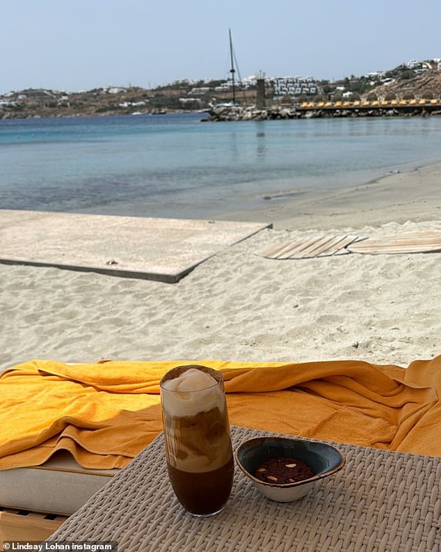 Lohan enjoyed a coffee drink on the beach