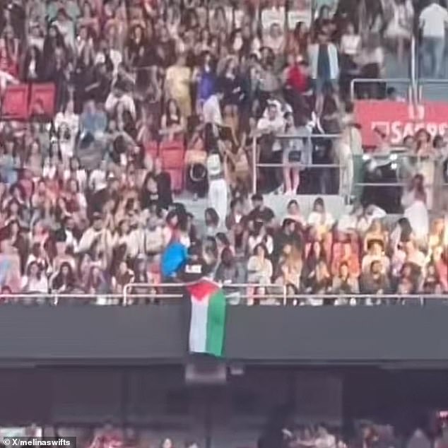 A photo reportedly shows a fan hanging a Palestinian flag over the balcony during her show in Madrid