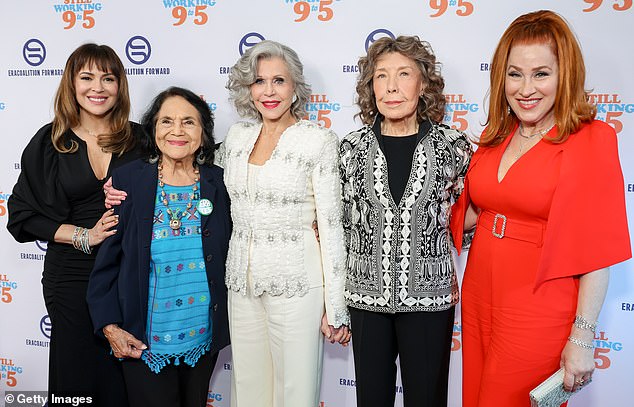 Alyssa teamed up for a group photo with Dolores Huerta, Jane Fonda, Lily Tomlin and Lisa Ann Walter