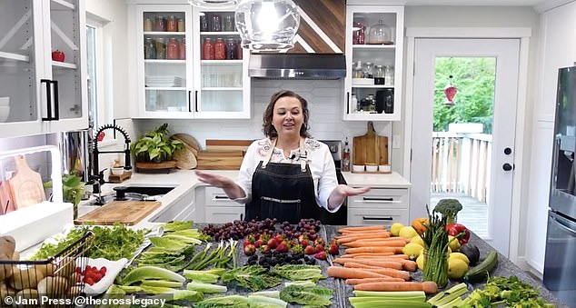 Amy spends a total of 40 minutes cleaning her fruits and vegetables and then storing them in glass jars to maintain freshness