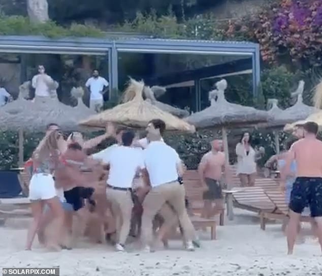 Restaurant staff are seen struggling with British tourists who started a fight at a Mallorca beachside restaurant.