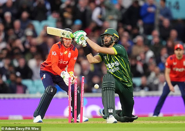 Pakistan were under pressure from England before Shaheen Shah Afridi missed an ugly sweep