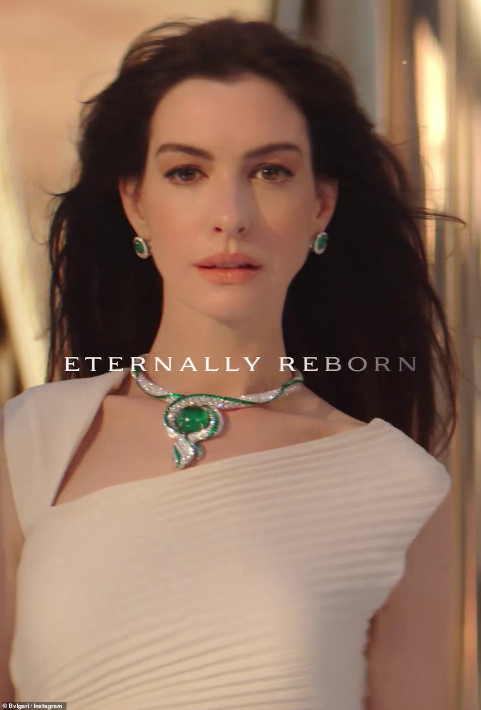 Anne Hathaway also looked stunning in a white dress and emerald necklace in the commercial