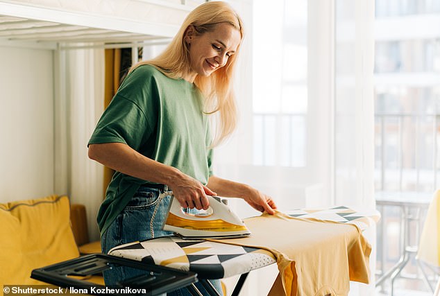 1717131267 844 Mum wows with life changing foil trick that cuts ironing time