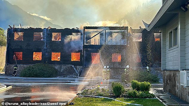 Firefighters are busy extinguishing the fire in the Altai Republic