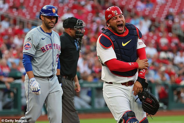 Cardinals catcher Willson Contreras suffered a horrific broken arm against the Mets