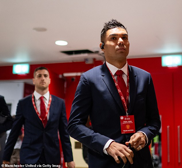 Casemiro arrives at Wembley before withdrawing from the Manchester United squad