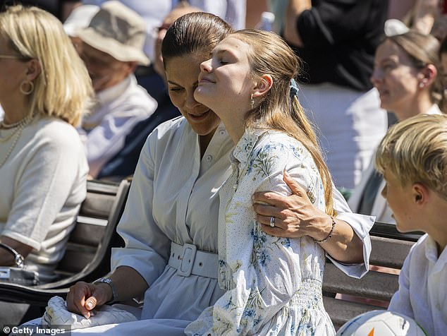 Sweet moment!  Estelles was pictured cuddling up to her mother with an arm lovingly wrapped around her shoulder