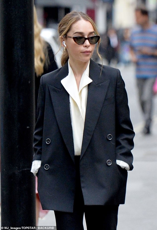 The Game Of Thrones star paired the oversized blazer jacket with a cream-colored blouse with statement collars and cropped trousers