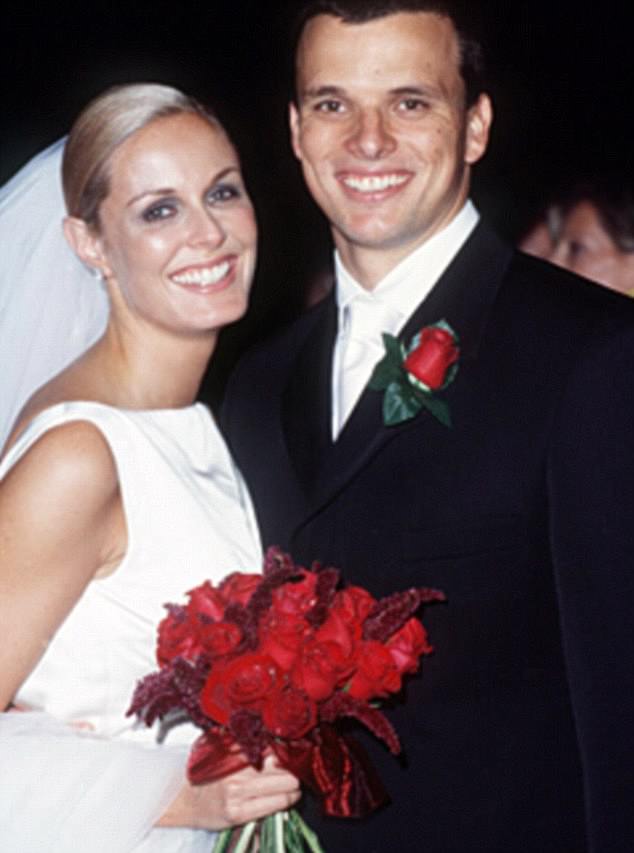 The marriage between Dawson and Miller, who won a silver and bronze medal as a butterfly swimmer at the 1996 Olympic Games in Atlanta, did not last long and ended after a few years.