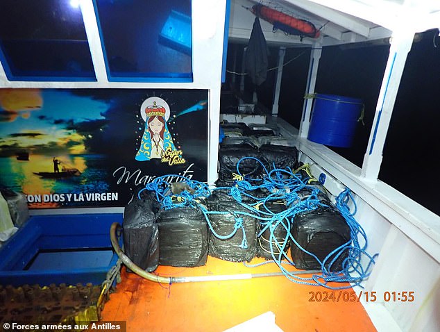 A team from the Caribbean Armed Forces landed on the ship and discovered 81 bales of cocaine (photo)