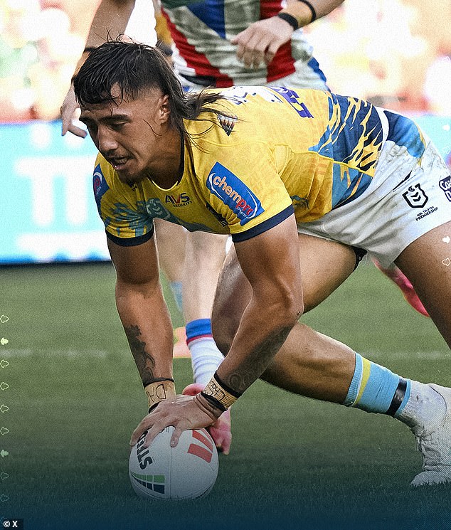 Klese Haas scores a try for the Gold Coast Titans with the words 'Dad' and 'Chace' on his wristband