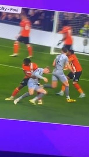 Luton defender Teden Mengi was penalized for holding Everton player Jarrad Branthwaite