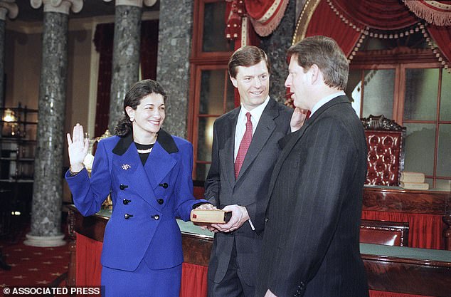 Republicans Snowe and McKernan met and started when they were both serving in the state legislature, and they overlapped in Congress from the time McKernan joined in 1983 until 1987, each holding one of two seats in the House of Representatives in Maine fulfilled.