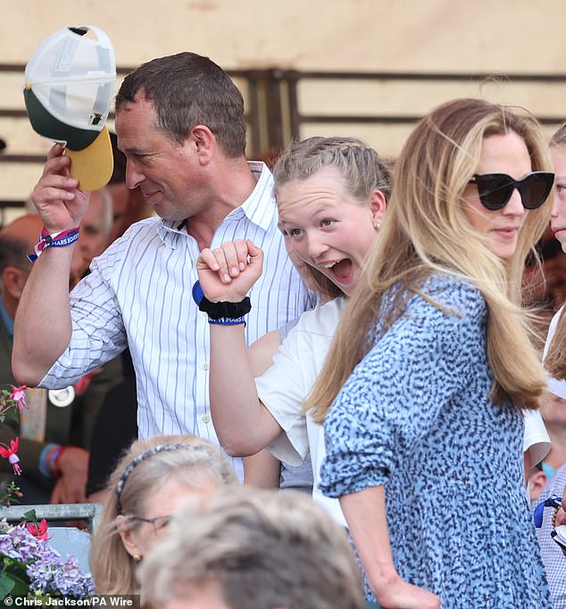 Both Saturday and Sunday, Peter and Harriet stood happily among the crowd