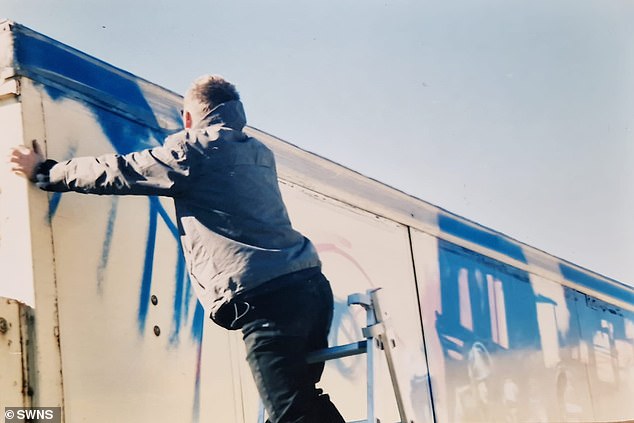 Photos have emerged of a painter, believed to be Banksy, working on the art in Malaga in 2000