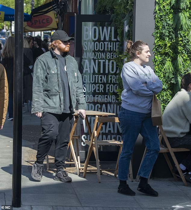 Georgia also kept it casual and opted for a gray printed sweater, blue jeans and a pair of black shoes