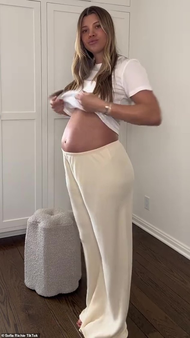Sofia then announced her pregnancy to the public during an interview with Vogue published last January, when she announced she would be welcoming a baby girl.