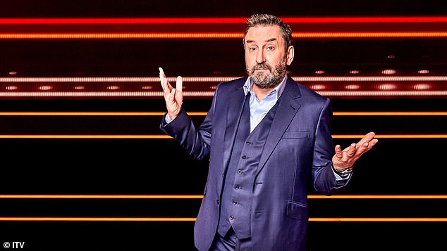 A contestant on Lee Mack's The 1% Club has apparently been caught 'cheating' after viewers spotted the suspicious gesture to reveal the answer