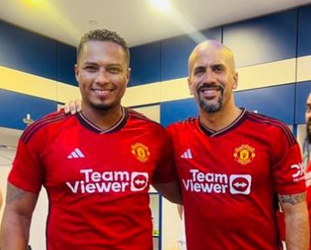 Antonio Valencia (L) looked unrecognizable as he posed with ex-player Juan Sebastian Veron