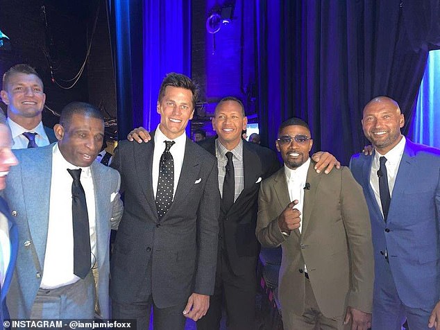 Tom Brady and Rob Gronkowski posed for a photo with Jamie Foxx and other sports greats