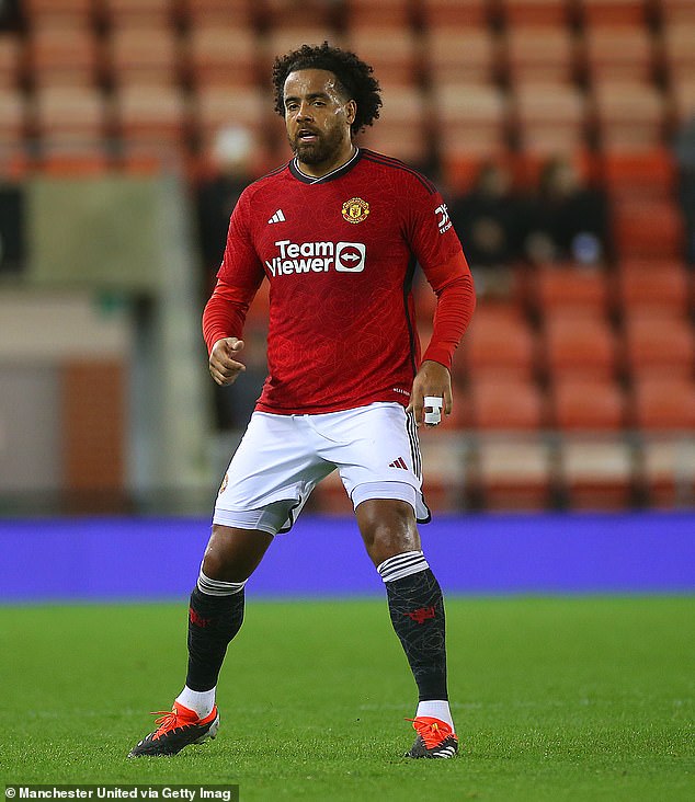 Tom Huddlestone has announced his departure from Man United after two seasons at the club