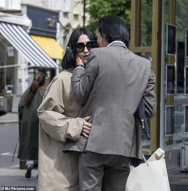 The Australian rocker, 66, and his wife of 25 years packed on the PDA as they shared a kiss while shopping in Notting Hill