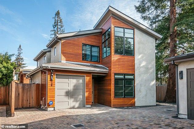 Apple CEO Tim Cook also calls Palo Alto his home (photo) in a modest building