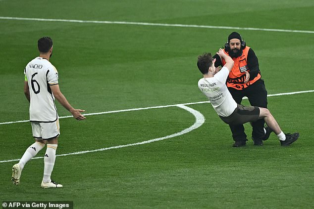 The game was stopped for a few minutes and the cameras switched to the crowd