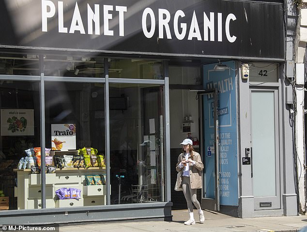 The actress stops at health food store Planet Organic to treat herself to a soft drink