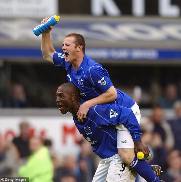 Campbell became a cult hero on Merseyside during a six-year stint at Goodison Park.  (Photo: Wayne Rooney on Campbell's shoulders in October 2002)