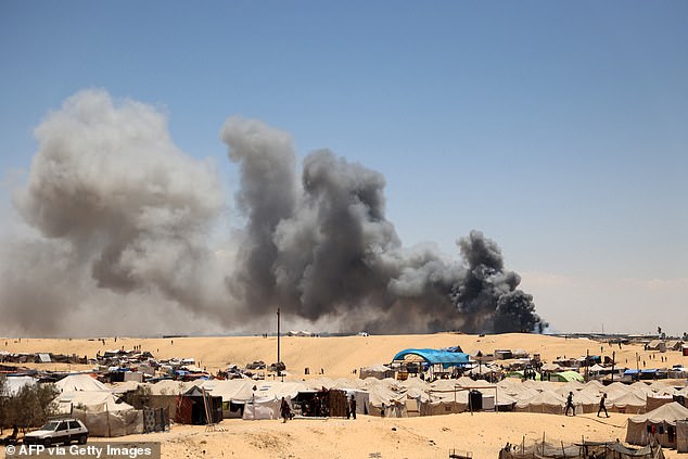 Smoke rises near a makeshift camp for displaced Palestinians in the Tel al-Sultan area of ​​Rafah in the southern Gaza Strip on May 30, 2024